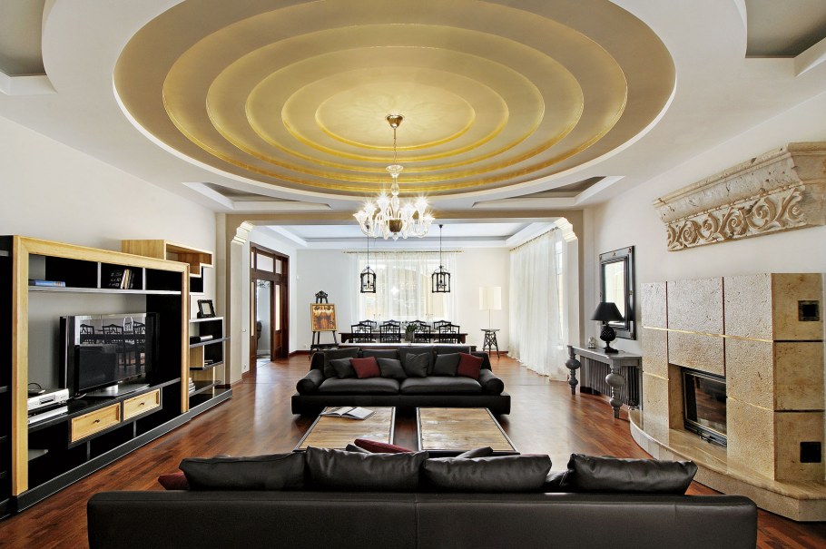 Потолок из гипсокартона для зала в классическом стиле