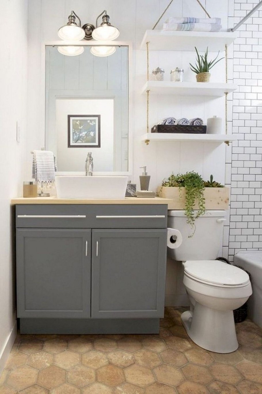 Ванная комната с длинной столешницей