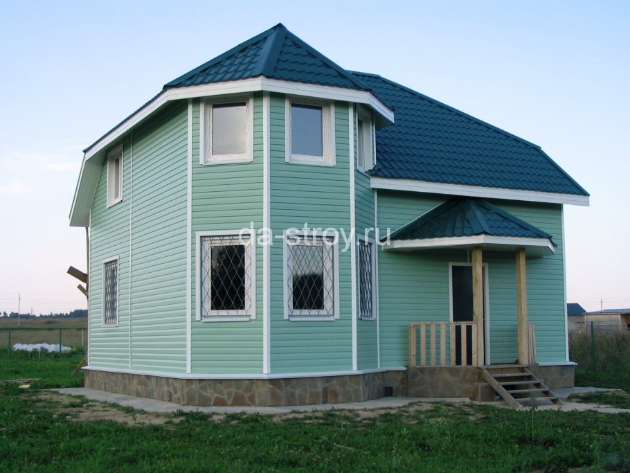Бирюзовая крыша и цвет фасада