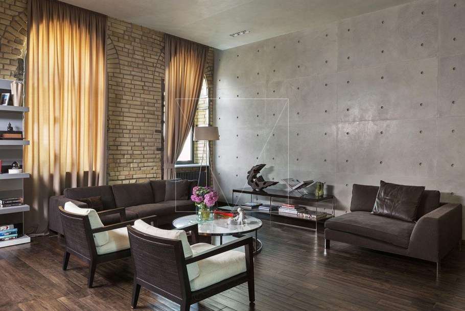 Зеркало над диваном лофт