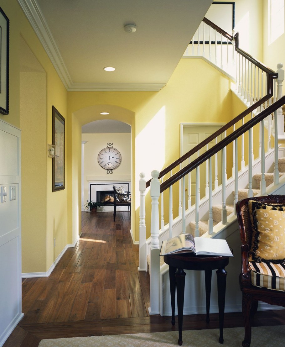 Прихожая в стиле американская классика