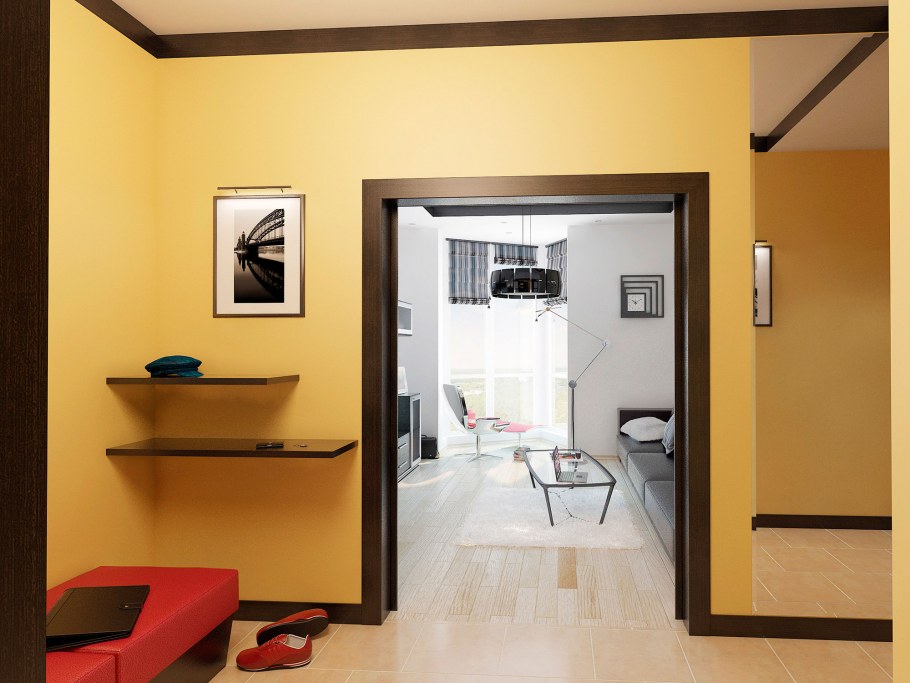 Прихожая в ярких тонах