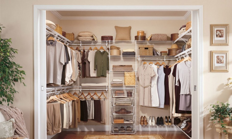 Гардероб в доме простой