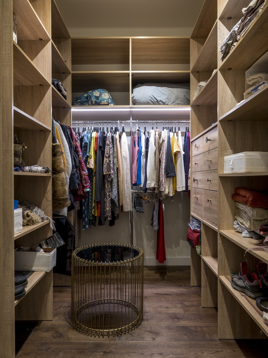 Удобная гардеробная комната