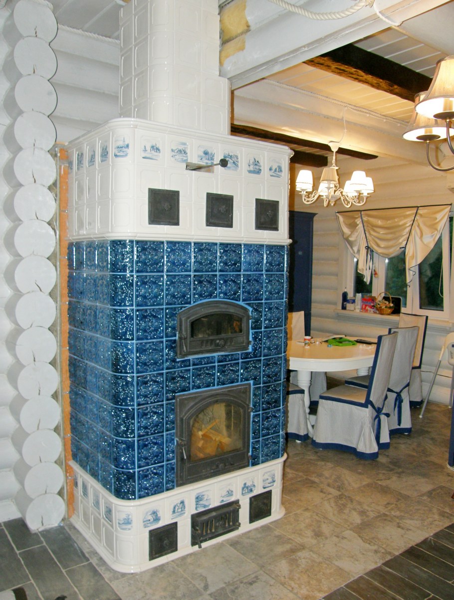 Печь-голландка с изразцами