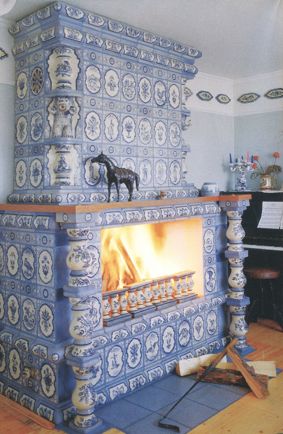 Печь голландка с изразцами Гжель