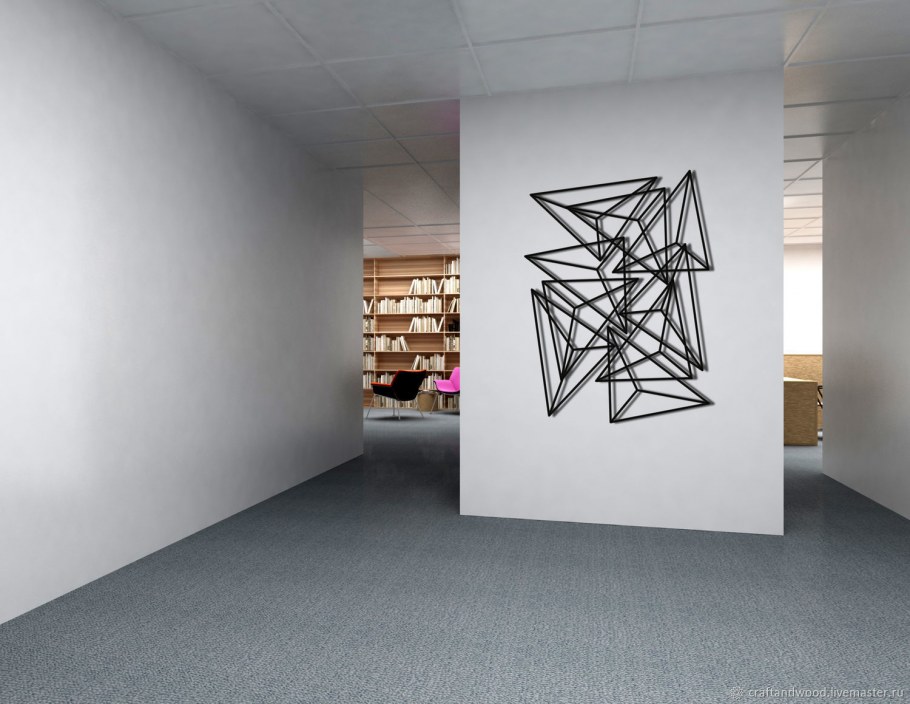 Металлический декор из треугольников