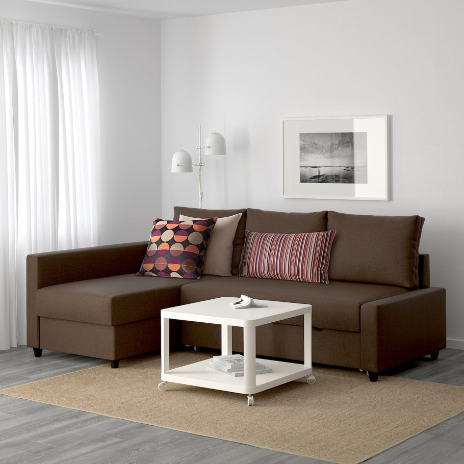 Диван ФРИХЕТЭН коричневый икеа в интерьере