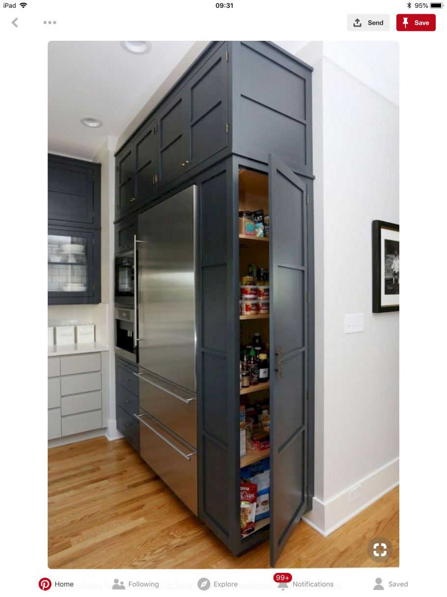 Шкаф с полками в торце