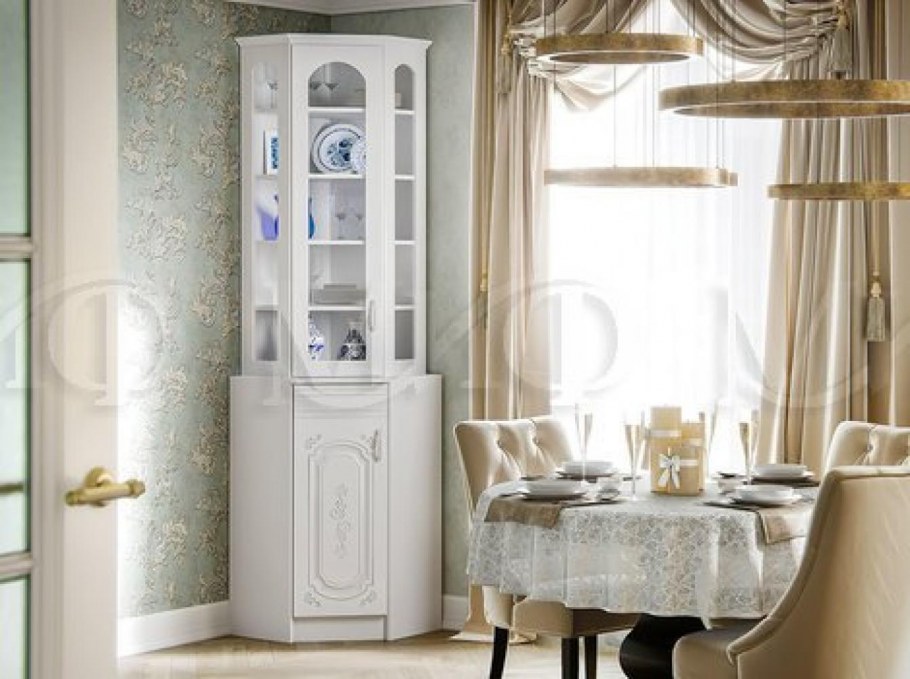 Классическая кухня с пеналом