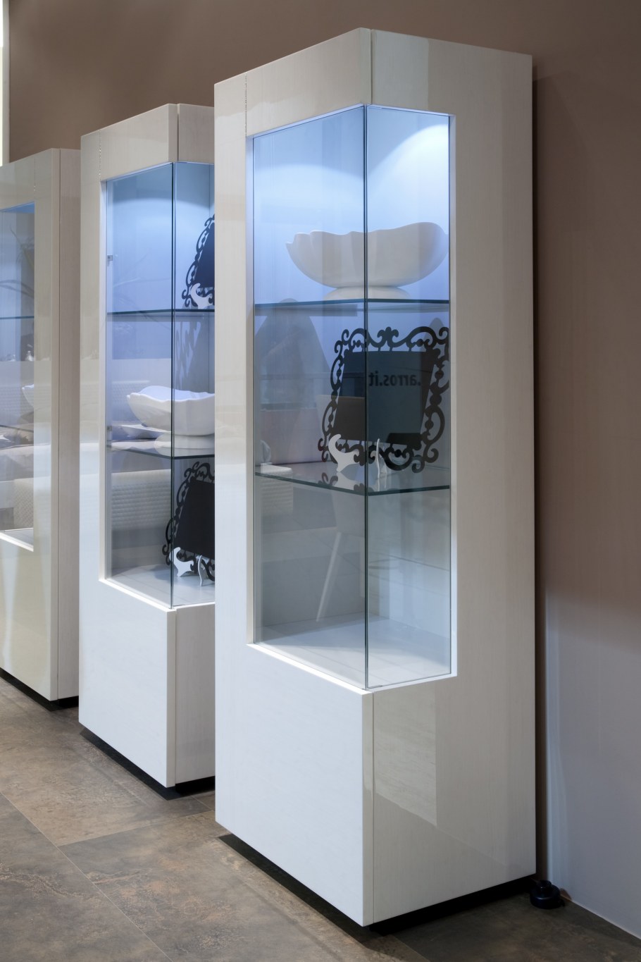 Высокие кухонные шкафы