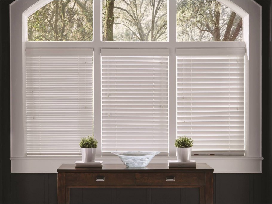 Жалюзи Изотра на пластиковые окна