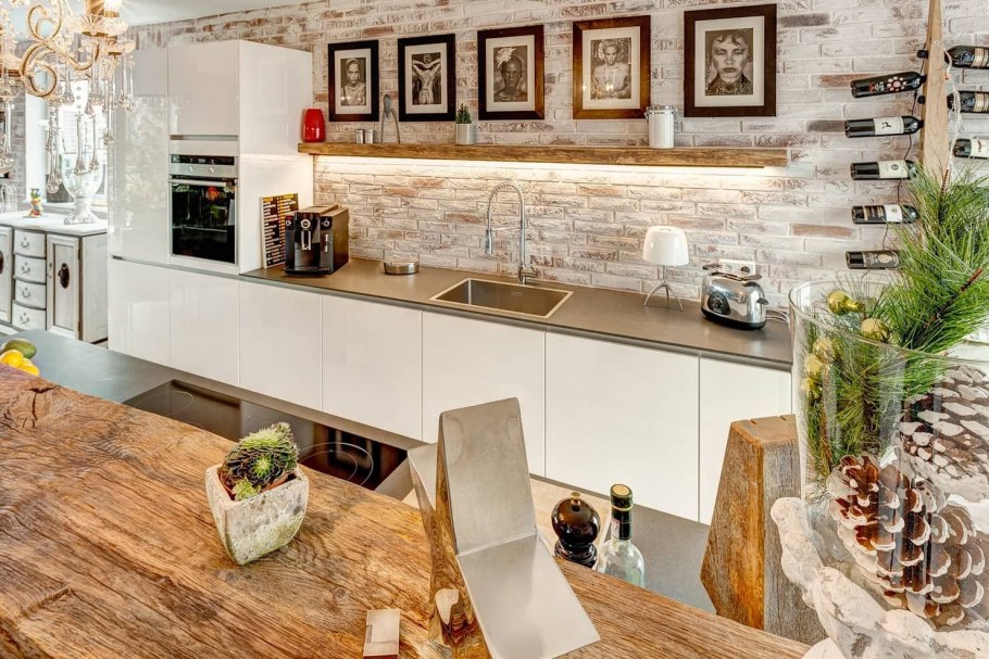 Свободная стена на кухне