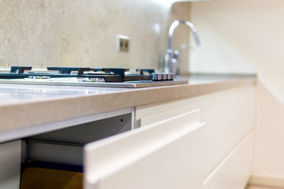 Современные кухни из шпона