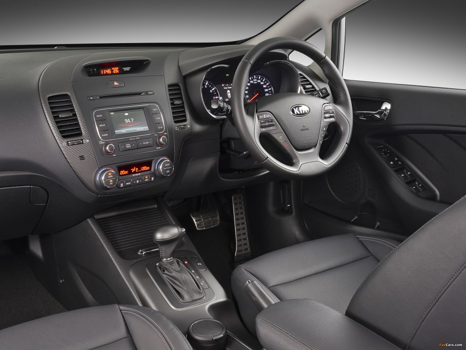 Kia Serato 2013 салон