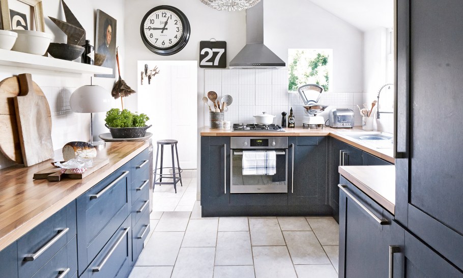 Кухня в скандинавском стиле серо-голубая