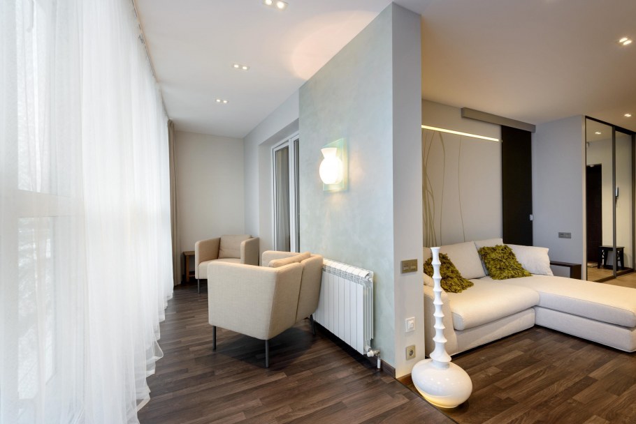 Интерьер однокомнатной квартиры с балконом