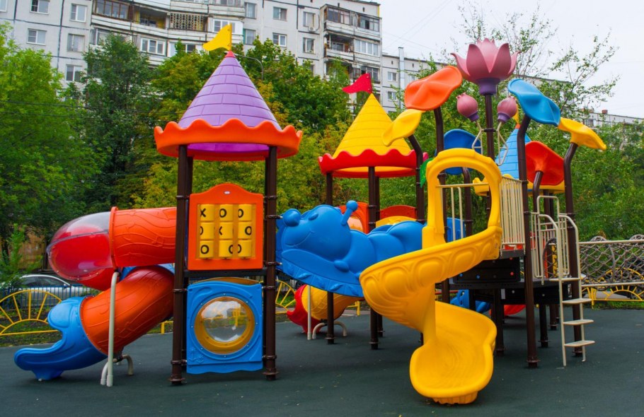 Яркие детские площадки