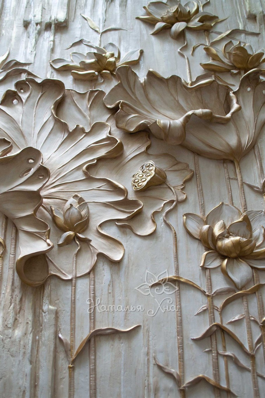 Барельеф Лилия