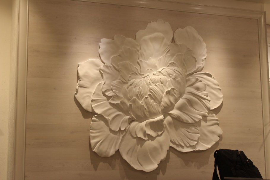 Роспись угловой стены цветы