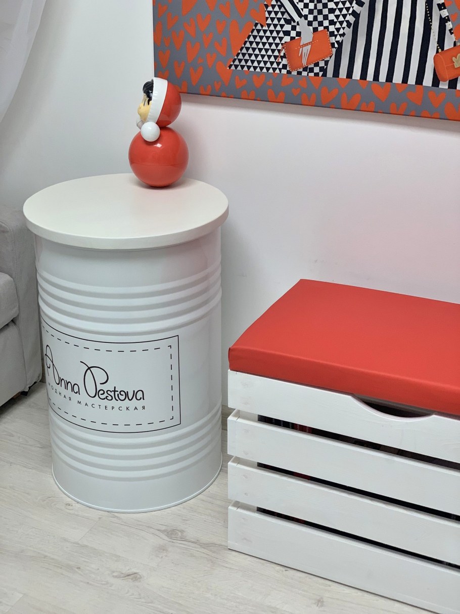 Бочки в интерьере салона красоты