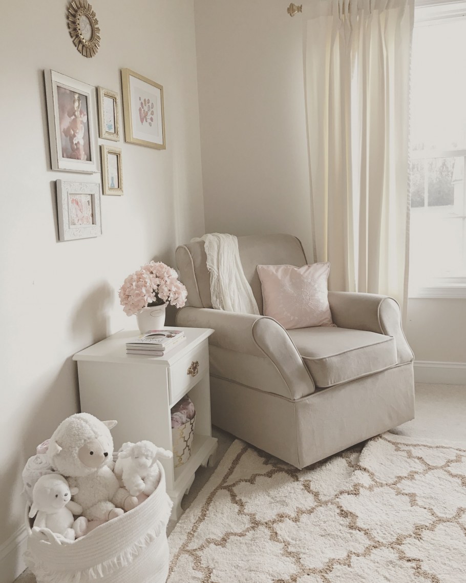 Бежевая комната для девочки