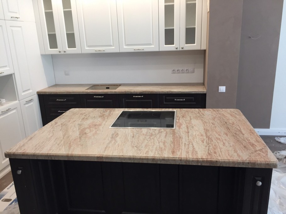 Столешница из кварцита черная