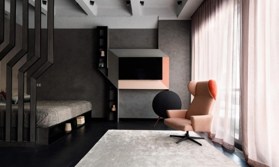 Треугольная тумба