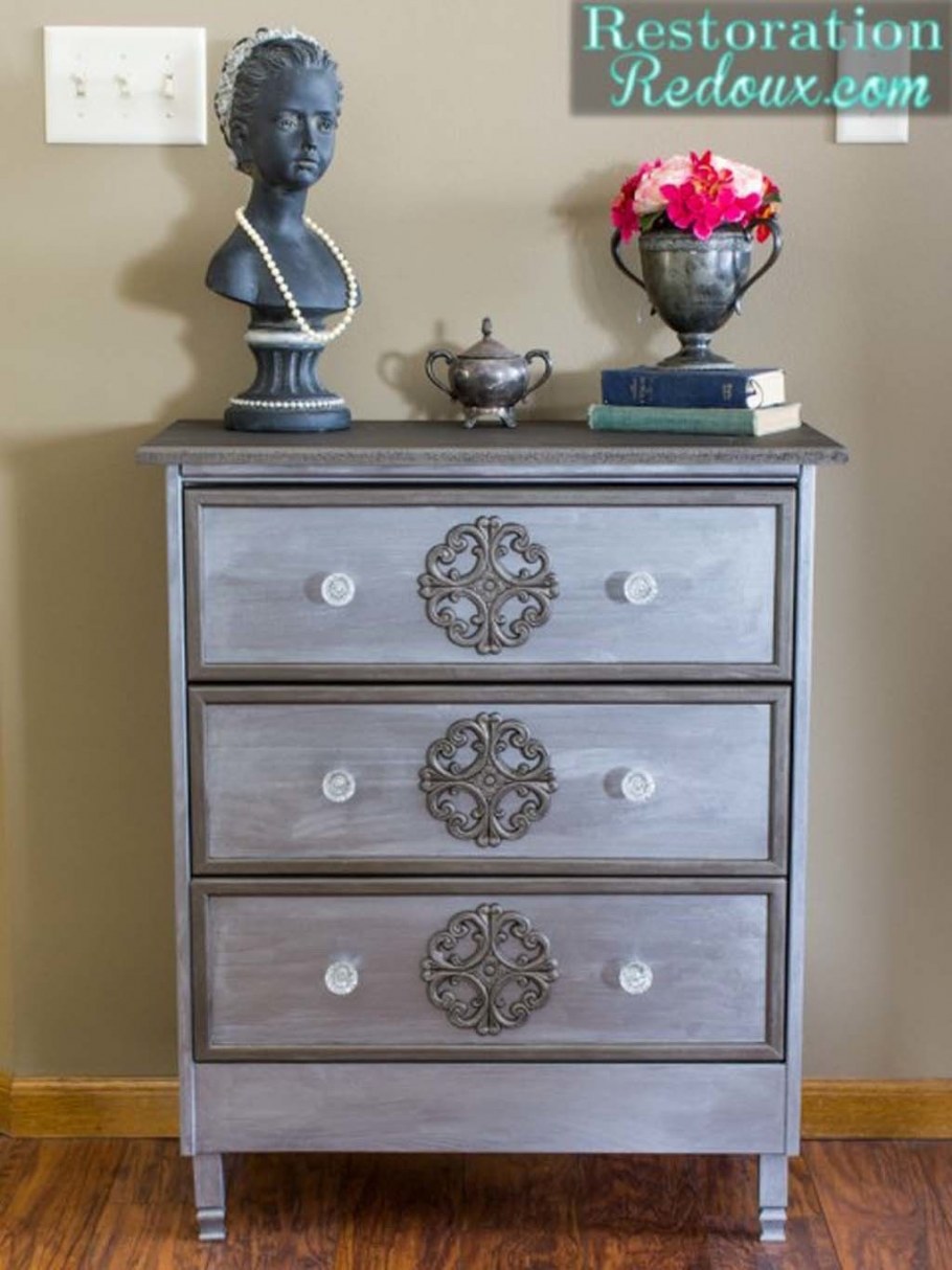 Декор комода молдингами