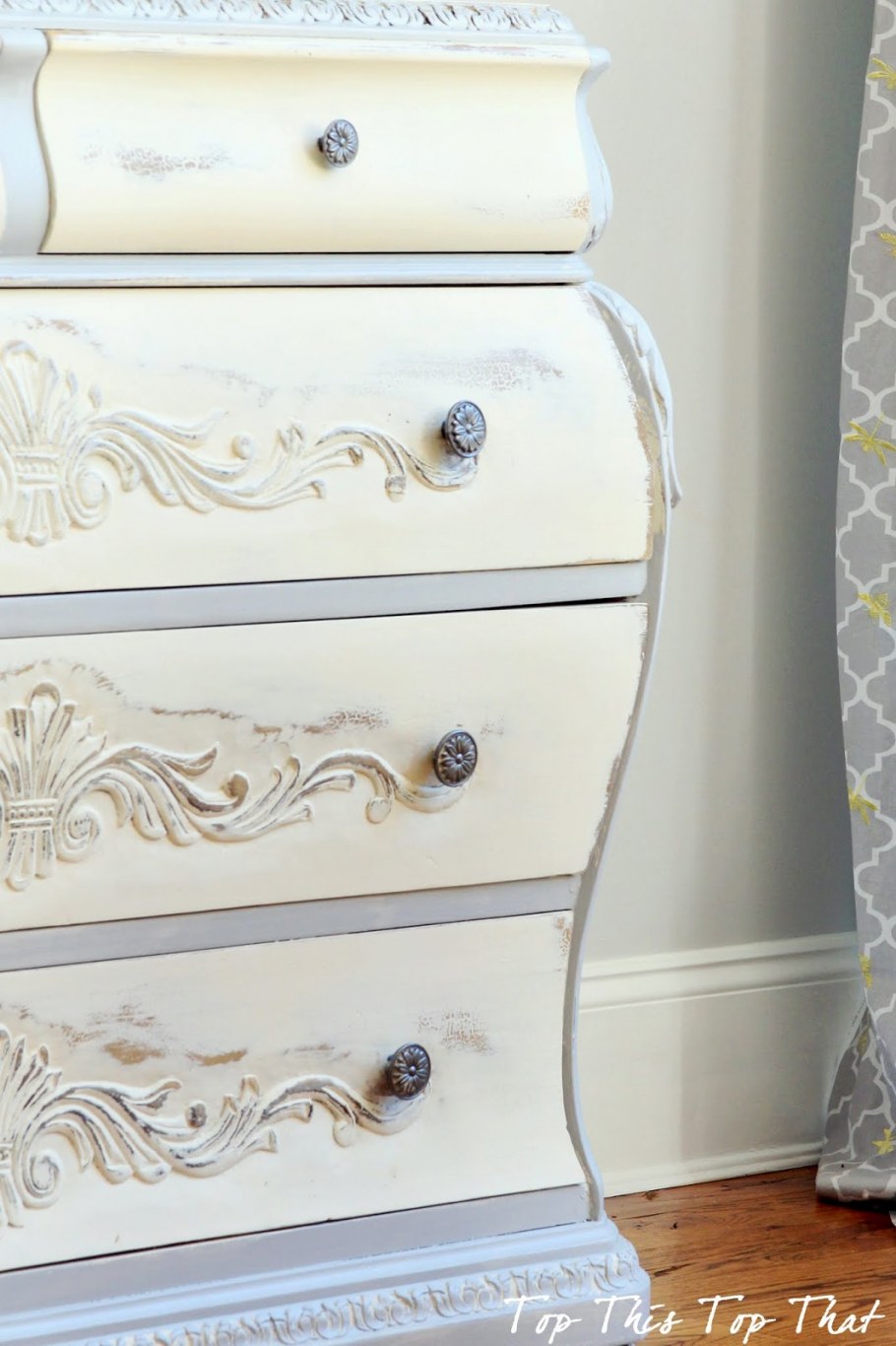 Декор комода молдингами