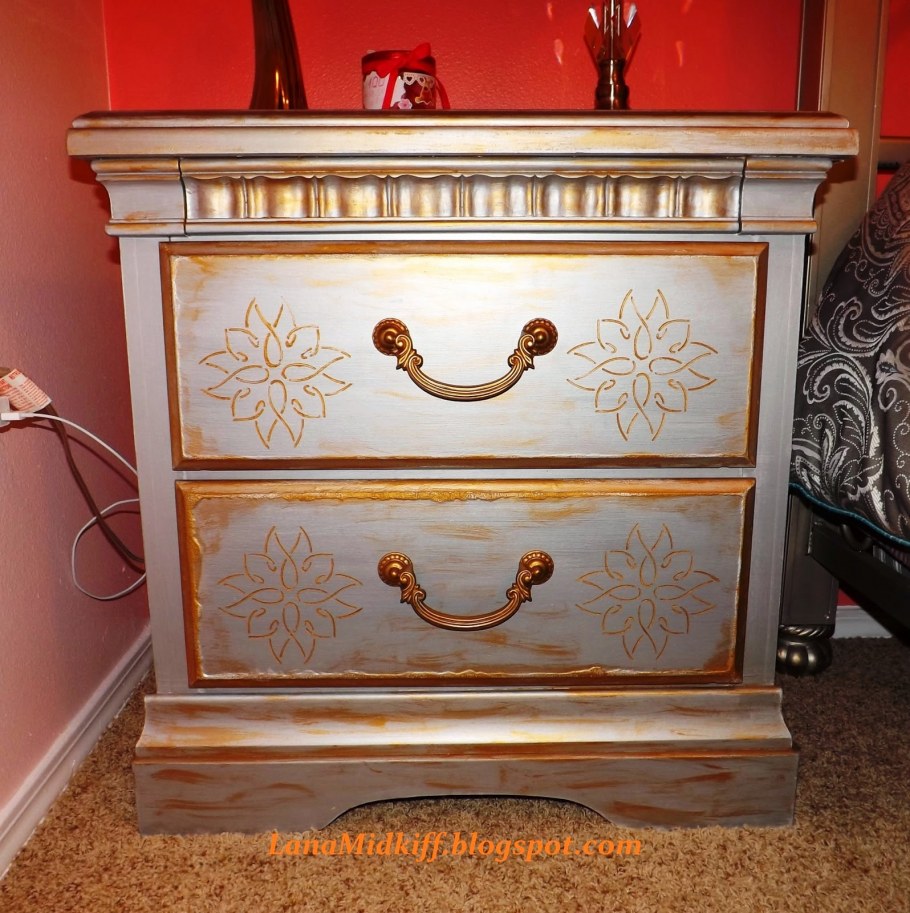 Декор полированной тумбы