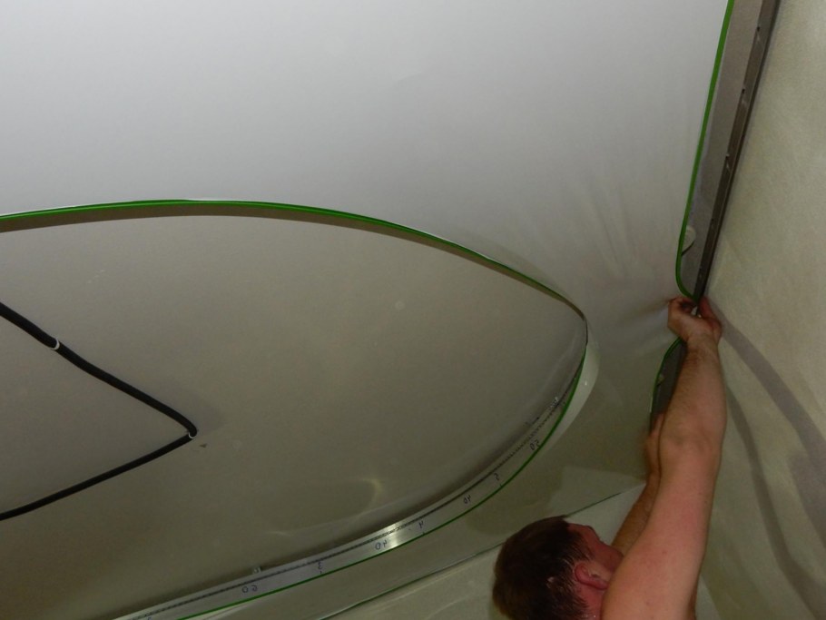 Косяки натяжных потолков