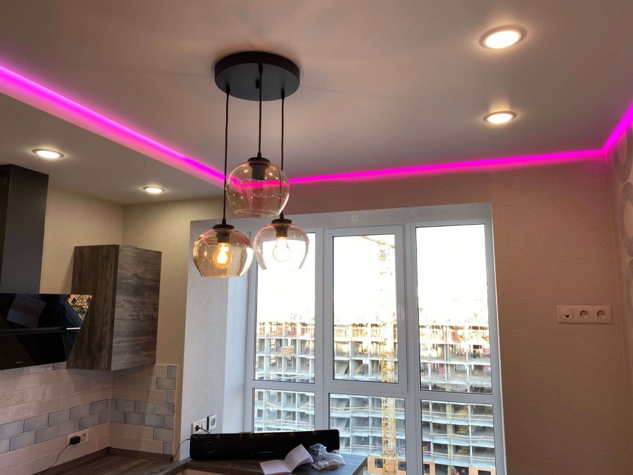 Натяжка потолка