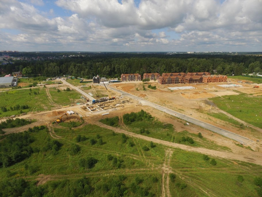 Малоэтажный ЖК парк апрель