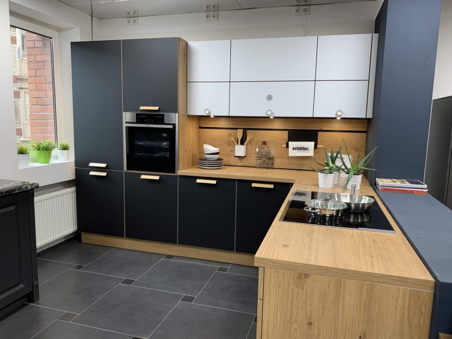 Кухонный гарнитур с экспозиции