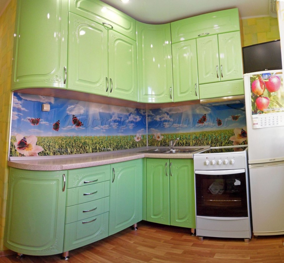 Сочетание глянца и матового в кухне