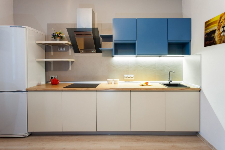 Интерьер кухни буквой п