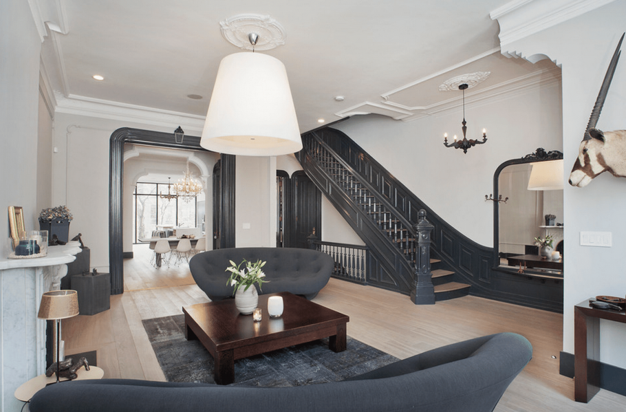 Интерьер двухуровневой гостиной