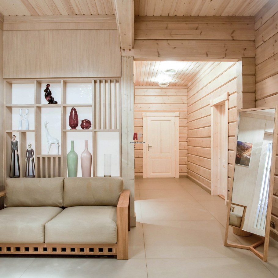 Прихожая в деревянном доме