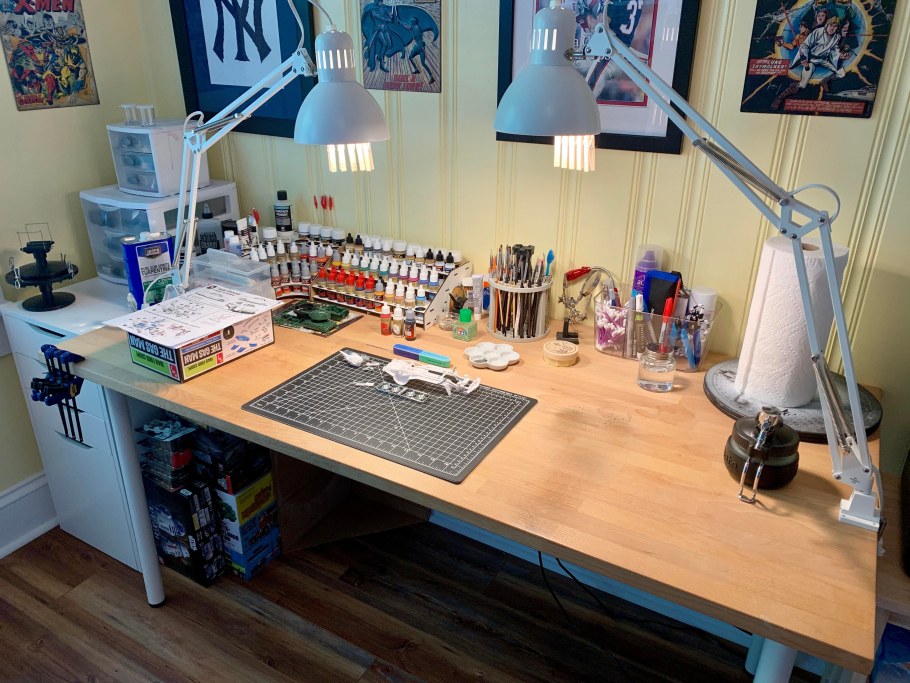 Рабочее место художника в квартире