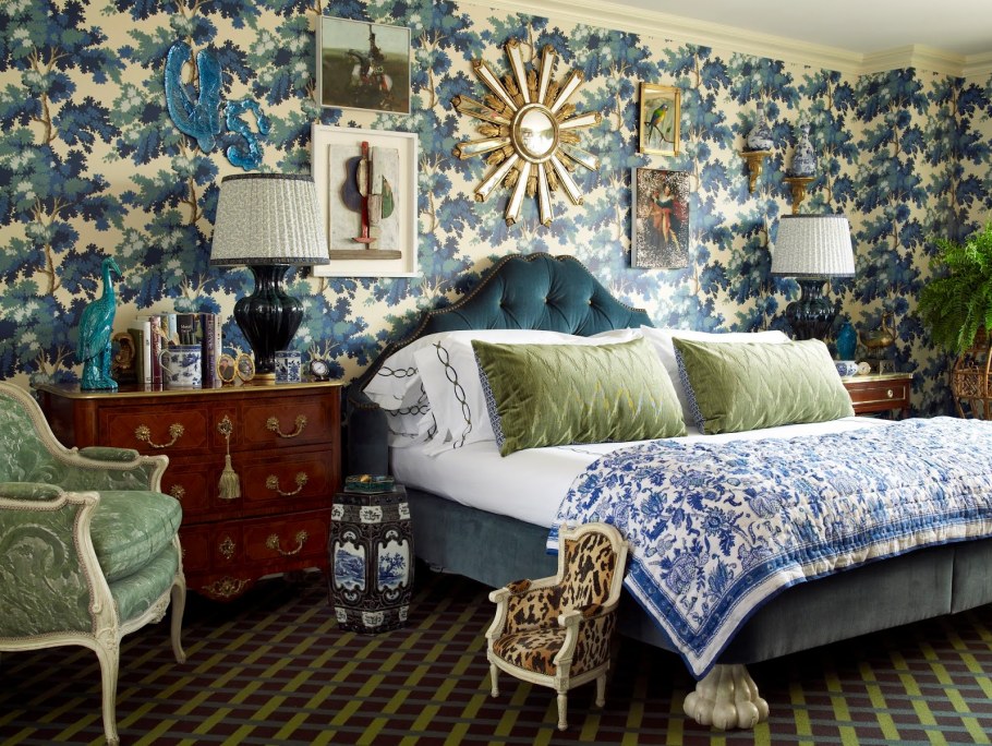 Гжель в интерьере спальни
