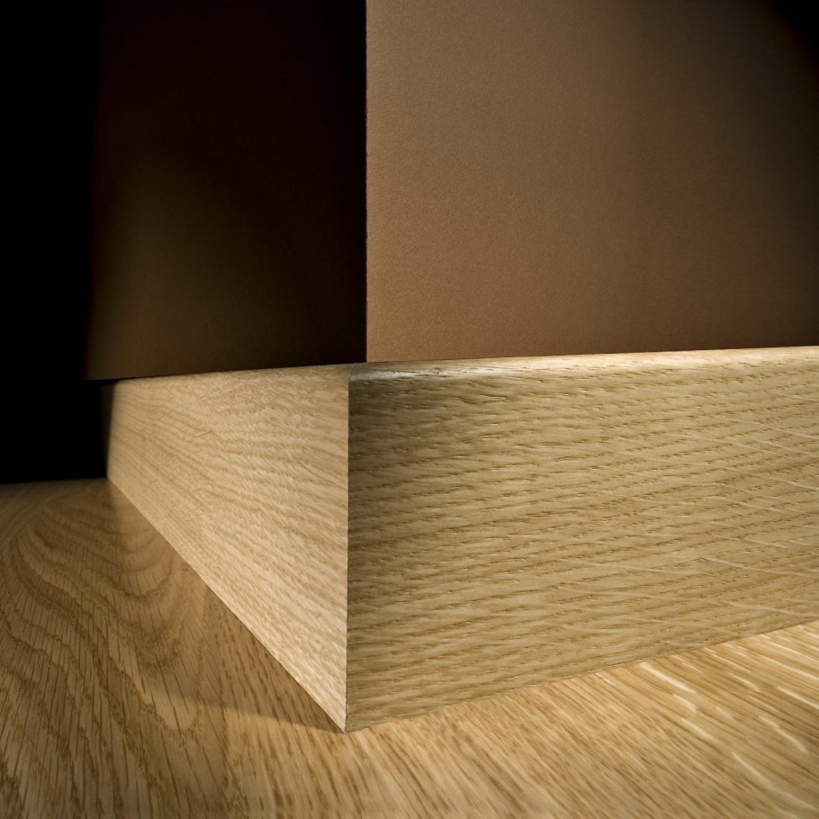 Шпонированный плинтус в интерьере