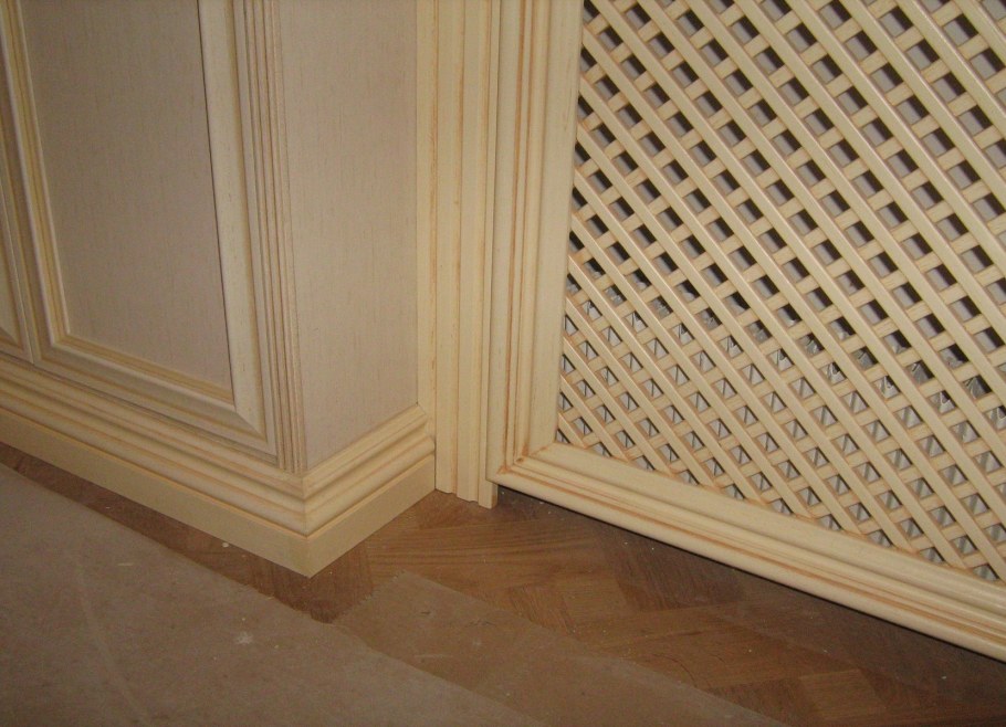 Деревянный плинтус для пола