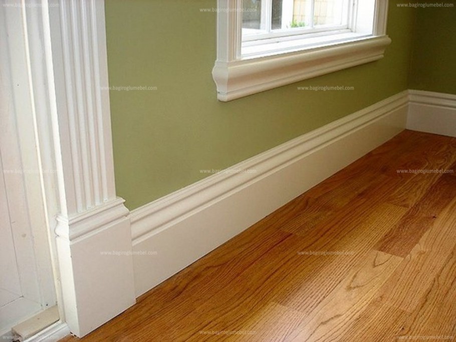 Широкий плинтус в интерьере