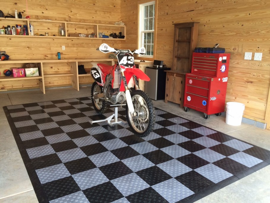 Напольная плитка для гаража