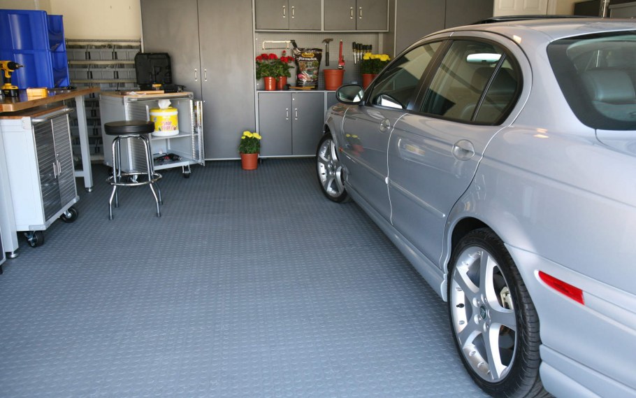 Резиновая плитка для гаража