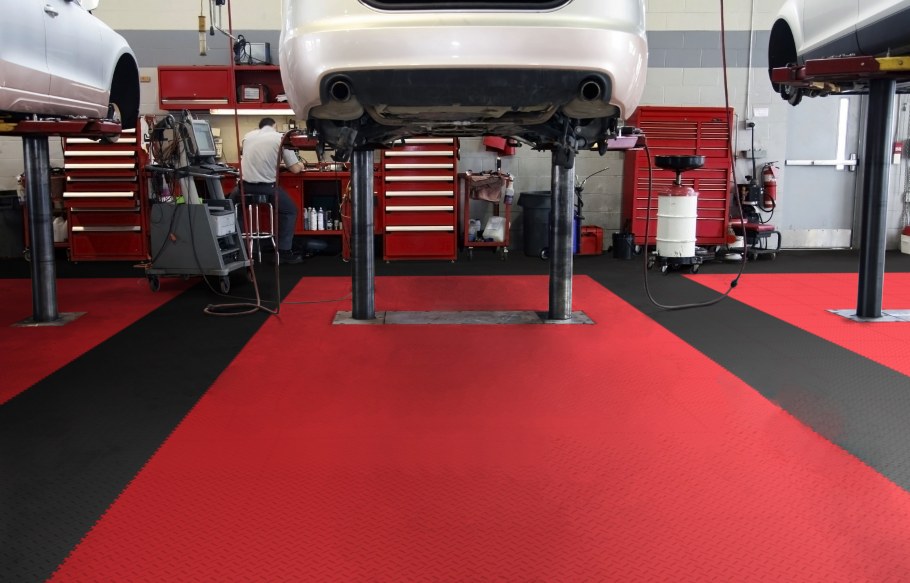 Пол в автосервисе