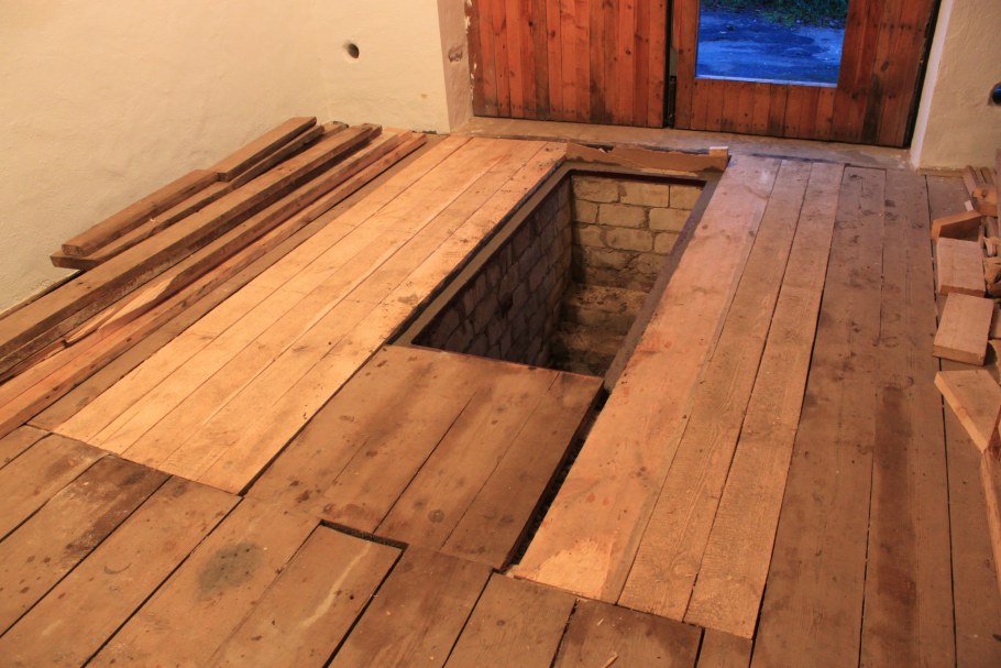 Пол в гараже пенале