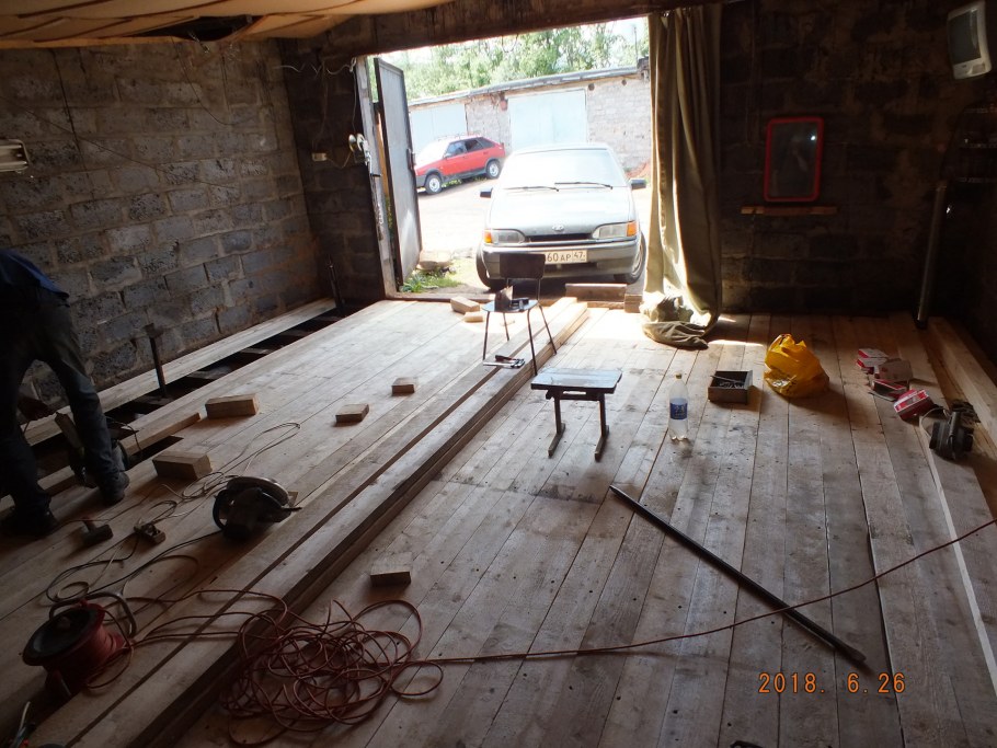 Фанера на доски в гараже