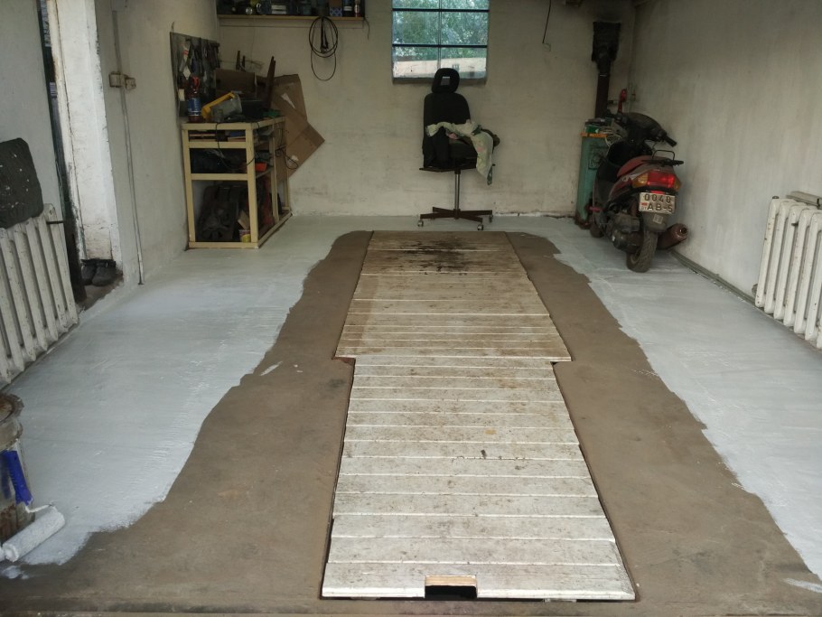 Плитка для бетонного пола в гараже